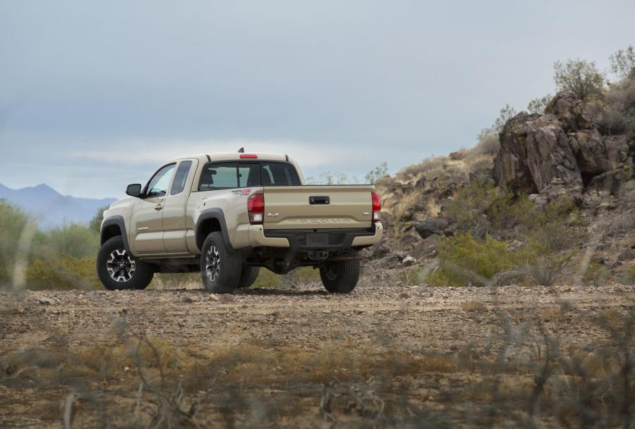  Toyota Tacoma TRD Off-Road Access Cab 2015 года  (фото 15 из 27)